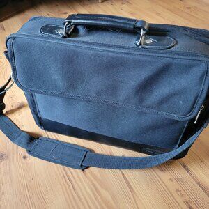 Targus Notebook Laptop Messenger Bag